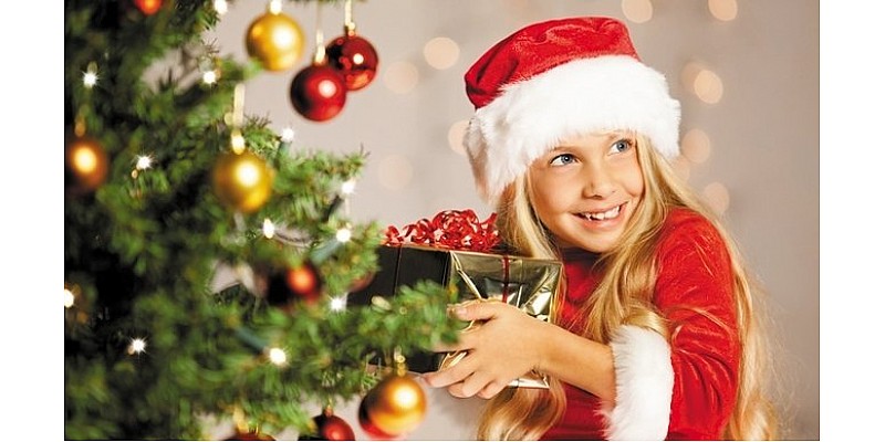 Новогоднее представление и подарки для детей