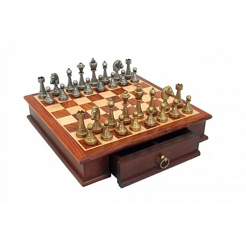 Шахи Italfama Staunton зі скринькою для зберігання фігур. Класичні металеві фігури на дерев'яній дошці розміром 32x32 см. Вага - 6 кг (70M333W).