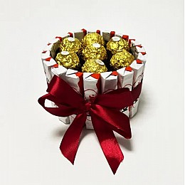 Подарочный набор сладостей с киндером и фереро PRO 13х13х10 см 320 г