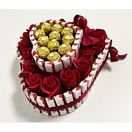 Подарочный набор двухъярусный торт подарок из киндеров PRO №3 30х25 см 92 шт Красный