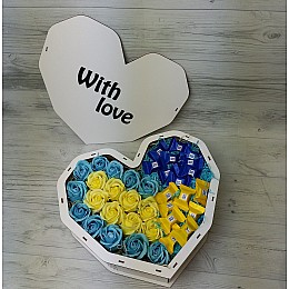 Подарочный набор Кукумбер С Украиной в сердце Ritter Sport с розами 8-0417