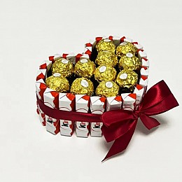 Подарунковий набір з кіндер шоколадом і цукерками ферреро PRO 20*15 см 440 г.