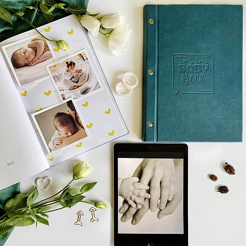 Перший альбом малюка Baby Book темний смарагд (українська мова)
