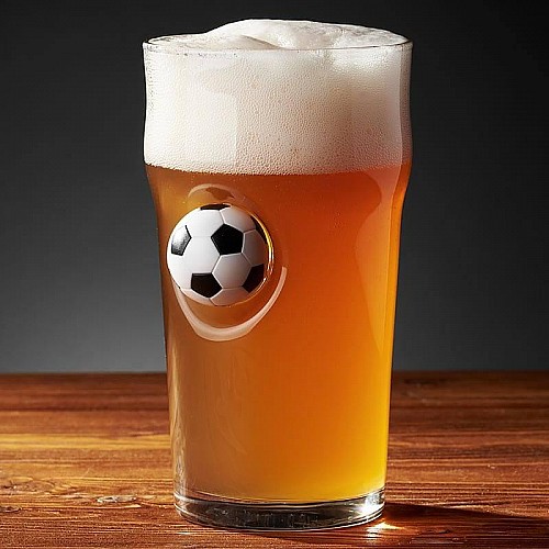 Бокал для пива с мячом