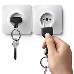 Ключниця настінна і брелок для ключів Unplug Qualy (білий-чорний)