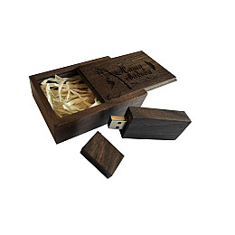 Флешка SUNROZ Wooden USB Flash Drive деревяный флеш накопитель с гравировкой Наша свадьба 32 Gb USB (SUN0826)