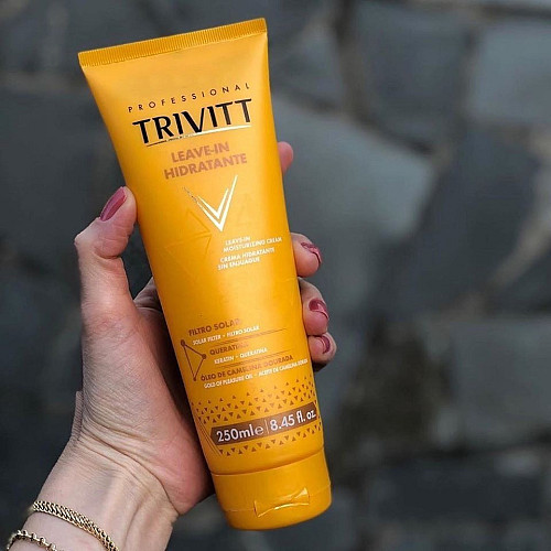 Несмываемая увлажняющая сыворотка для сухих волос Itallian Hairtech Trivitt Moisturing Leave In 250ml (TRIV011)