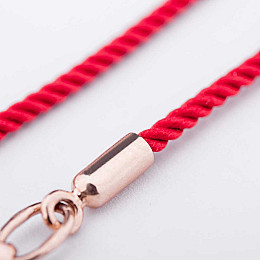 Шелковый красный браслет с золотой гладкой застежкой б02271 Оникс 18