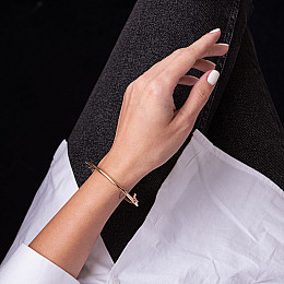 Жесткий браслет в красном золоте б04484 Оникс