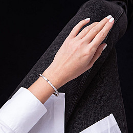 Жесткий браслет в белом золоте (фианиты) б04744 Оникс 18