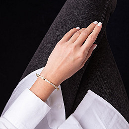 Жесткий браслет в желтом золоте (фианиты) б04750 Оникс