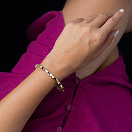 Жесткий браслет в желтом золоте (фианит, эмаль) б04503 Оникс 18