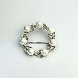 Срібна брошка SilverBreeze з натуральним жемчугом (2109631)