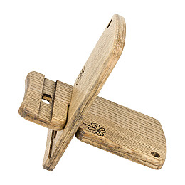 Деревянная подставка для телефона Клевер с чехлом Minkovka Древесина ясеня 13 см/8 см Античный черный (27365)