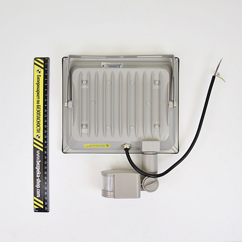 LED-прожектор Lightwell LW-50W-220PIR с датчиком движения