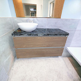 Пластиковая подвесная тумба Mikola-M 4855 wood с пластиковой столешкой и раковиной 80 см