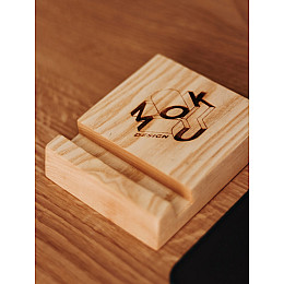 Дерев'яна підставка під телефон Moku 11х10х2,5 см