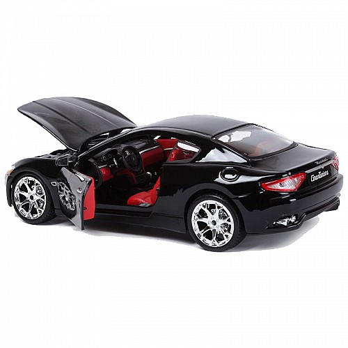 Модель машинки Maserati Grantourismo 2008 The black 1:24 Bburago OL32854