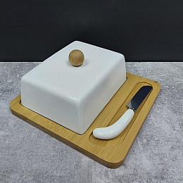 Масляна з ножем фарфорова на бамбуковій підставці Interos PJ02054