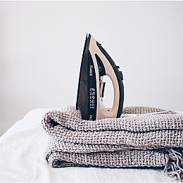 Утюг з керамічною підошвою MAGIO MG-134 Бежевий/Чорний