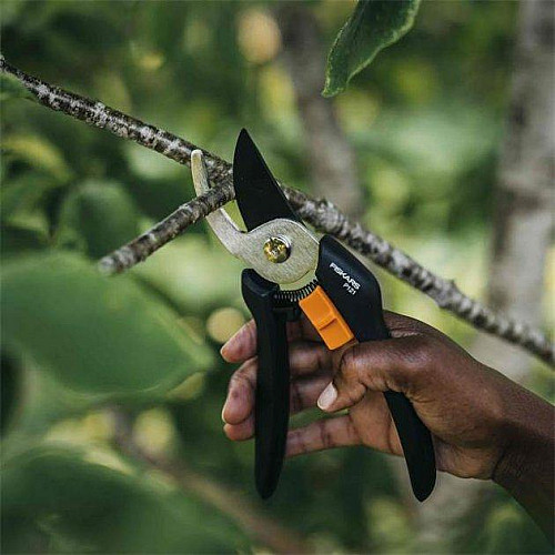 Плоскостний секатор Fiskars Solid P121 255 мм (1057160)