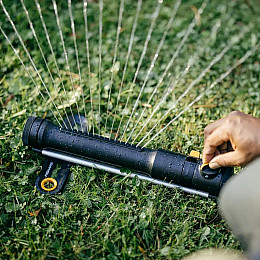 Дождеватель осциллирующий Fiskars Comfort M (1070834)