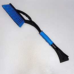 Щітка зі скребком автомобільна для снігу та льоду 57,5 см Ucsan Plastik 2310 блакитна