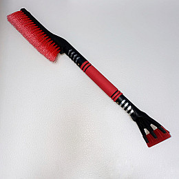 Щітка зі скребком автомобільна для снігу та льоду 60 см Ucsan Plastik М-135