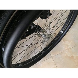 Накладка силиконовая MAXMED на обруч для инвалидной коляски 24" дюйма поверхность гладкая Черная (NOIK24GB)