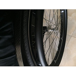 Накладка силиконовая MAXMED на обруч для инвалидной коляски 24" дюйма поверхность гладкая Черная (NOIK24GB)