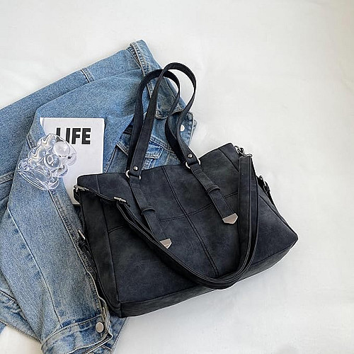 Сумка Italian Bags Hardi чорна 30х25х15 см Чорний