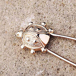 Булавка Божья коровка зак00109 Оникс