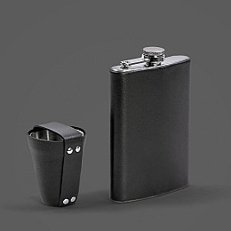 Набір з флягою та чарками в шкіряному чохлі чорний BlankNote