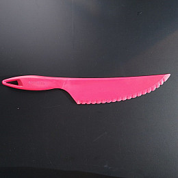 Ніж пластиковий A-PLUS для силіконових килимків червоний