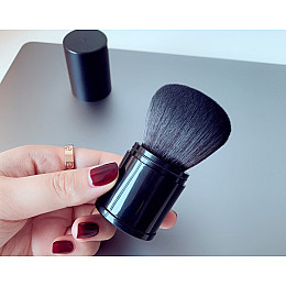 Кисть кабуки складная для пудр и румян Kabuki Compact Black