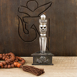 Пхурба з підставкою Kailash Череп 11.5х2 см Темно-сріблястий (27663)