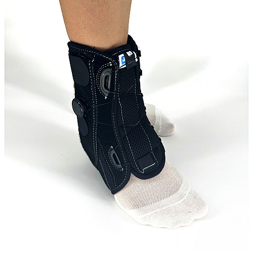 Бандаж на голеностопний суглоб MED1 TJ-606(1) правий S Чорний