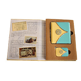Набор портсигар и газовая зажигалка Licences VW Giftset Lighter&Cigarette Case Желто-голубой (40610066YEBLU)
