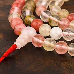 Четки мала из натурального камня Горный хрусталь розовый Swayambhu ST 108 бусин 8.4 мм (27194)