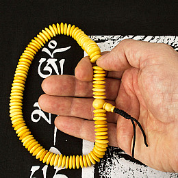 Четки тантрические из кости яка Swayambhu ST 108 бусин плоские 12.3 мм (12504)