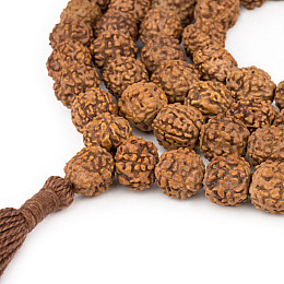 Чотки з насіння Kailash Рудракші 108 намистин Цільна насінина намистини 10 мм (27602)