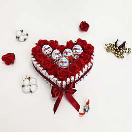 Сладкий торт-бокс из киндеров и конфет PRO 27*24 см 59 шт Красный