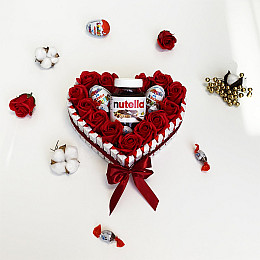 Торт из роз и сладостей PRO 27*24 см 56 шт Красный