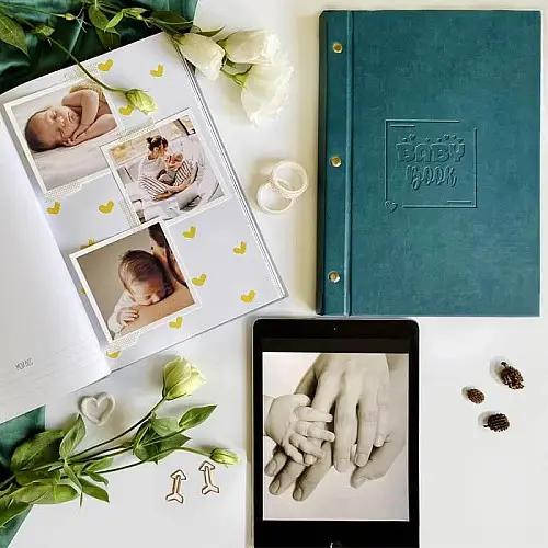 Перший альбом малюка Baby Book темний смарагд (українська мова)