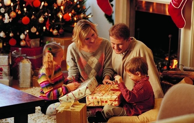Что подарить родным и близким на Новый год: 6 новогодних подарков для всей семьи