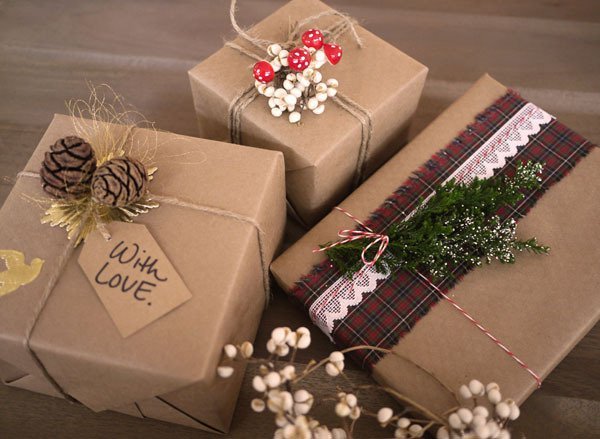 Упаковка подарков своими руками: 3 свежих идеи к праздникам