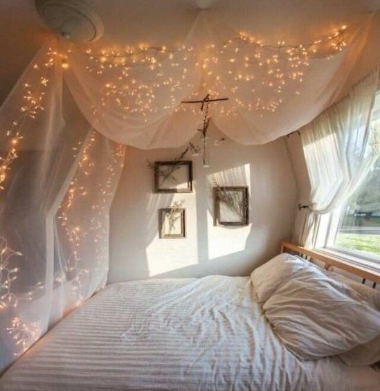 изображение как украсить спальню к Новому году